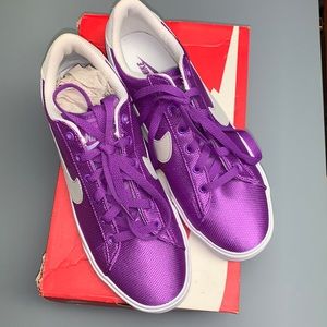 Women’s classic shoes never worn